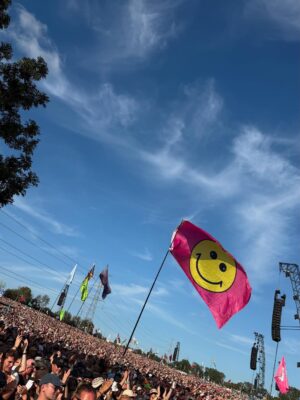 Monica Barbaro Instagram - Glasto was full of hot days, new friends, reunions, Alanis therapy, Loyle Carner soothing, dancing to Parcels as the sun set and a whole lotta love all around… legs still dead but soul’s replenished.