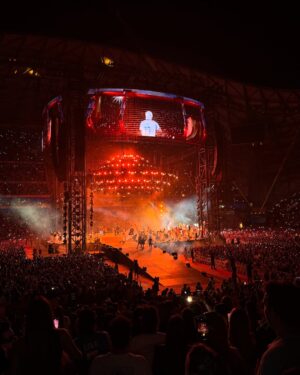 Montaine Mounet Instagram - Merci la zone 👽🤍 
•
•
•
•
•
•
#concert #jul #velodrome #picoftheday #pictureoftheday