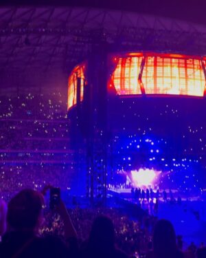 Montaine Mounet Instagram - Merci la zone 👽🤍 
•
•
•
•
•
•
#concert #jul #velodrome #picoftheday #pictureoftheday