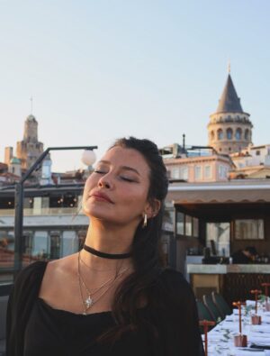 Müjde Uzman Instagram - “Haydi Sezen’e Gidiyoruz! - Senfonik” projemiz için harika bir yemek organizasyonunda bir araya geldik. Detaylar yavaş yavaş ortaya çıkıyor.. o zamana kadar bu eğlenceli karelerle beklemeye devam edelim🤗
📸: @papatyacanyalcin 
Ayrıntılı bilgiler @nkprojeler sayfasında🙏🏼