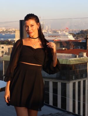 Müjde Uzman Instagram - “Haydi Sezen’e Gidiyoruz! - Senfonik” projemiz için harika bir yemek organizasyonunda bir araya geldik. Detaylar yavaş yavaş ortaya çıkıyor.. o zamana kadar bu eğlenceli karelerle beklemeye devam edelim🤗
📸: @papatyacanyalcin 
Ayrıntılı bilgiler @nkprojeler sayfasında🙏🏼