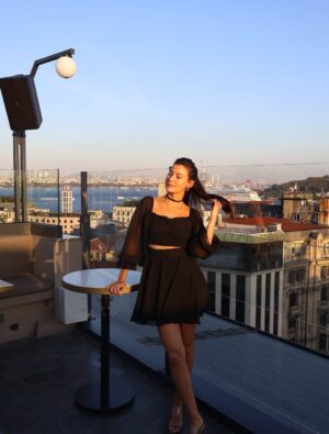 Müjde Uzman Instagram - “Haydi Sezen’e Gidiyoruz! - Senfonik” projemiz için harika bir yemek organizasyonunda bir araya geldik. Detaylar yavaş yavaş ortaya çıkıyor.. o zamana kadar bu eğlenceli karelerle beklemeye devam edelim🤗
📸: @papatyacanyalcin 
Ayrıntılı bilgiler @nkprojeler sayfasında🙏🏼