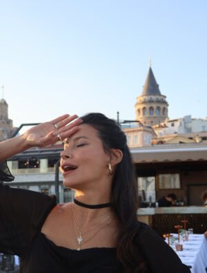 Müjde Uzman Instagram - “Haydi Sezen’e Gidiyoruz! - Senfonik” projemiz için harika bir yemek organizasyonunda bir araya geldik. Detaylar yavaş yavaş ortaya çıkıyor.. o zamana kadar bu eğlenceli karelerle beklemeye devam edelim🤗
📸: @papatyacanyalcin 
Ayrıntılı bilgiler @nkprojeler sayfasında🙏🏼