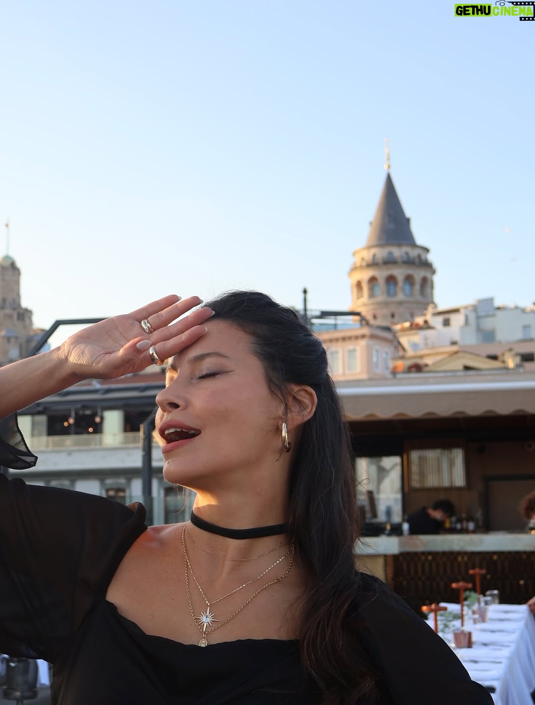 Müjde Uzman - 42.8K Likes - “Haydi Sezen’e Gidiyoruz! - Senfonik” projemiz için harika bir yemek organizasyonunda bir araya geldik. Detaylar yavaş yavaş ortaya çıkıyor.. o zamana kadar bu eğlenceli karelerle beklemeye devam edelim🤗
📸: @papatyacanyalcin 
Ayrıntılı bilgiler @nkprojeler sayfasında🙏🏼