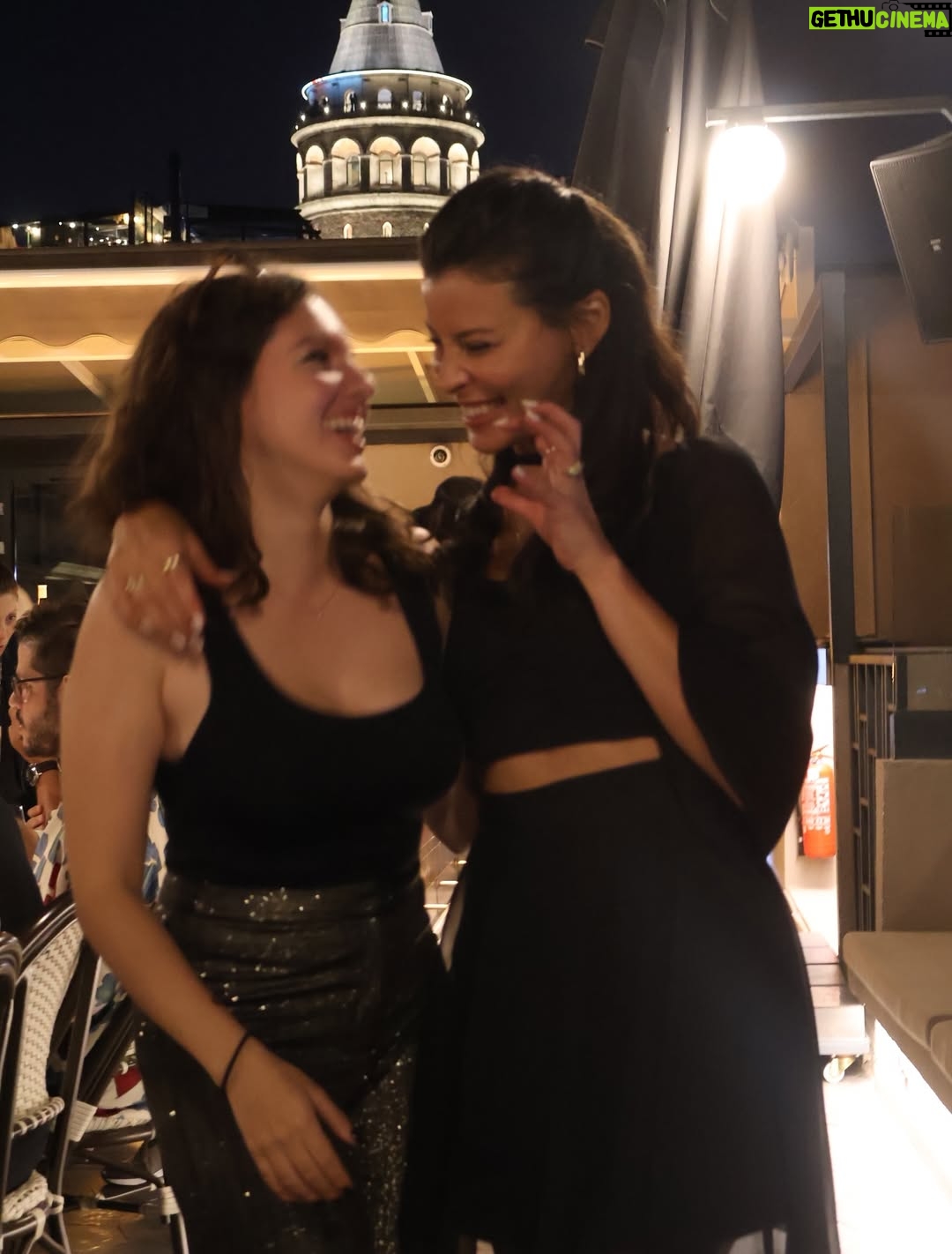 Müjde Uzman - 42.8K Likes - “Haydi Sezen’e Gidiyoruz! - Senfonik” projemiz için harika bir yemek organizasyonunda bir araya geldik. Detaylar yavaş yavaş ortaya çıkıyor.. o zamana kadar bu eğlenceli karelerle beklemeye devam edelim🤗
📸: @papatyacanyalcin 
Ayrıntılı bilgiler @nkprojeler sayfasında🙏🏼