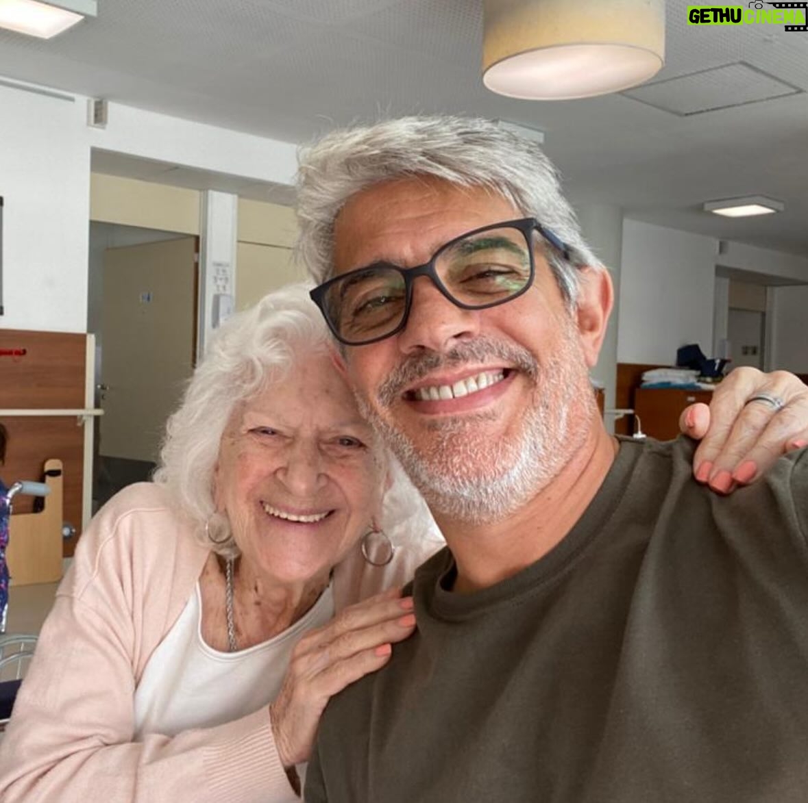 Nancy Dupláa - 52.9K Likes - Ahora si….bailá Mamita….

Una vida dedicada al otro..al servicio de los que la están pasando mal..un cuerpo puesto a prueba y cansado de tanto DAR

Las veces que te habrán dicho GRACIAS Mamita…faaaa! Que afortunada fuiste y que afortunados aquellos que cayeron a los cuidados de tus manos piadosas….

Ahora…a bailar….que bien que lo hiciste siempre …un ritmo delicado y sobre todo disfrutado..

Te debo lo que soy Mamita
Gracias x la fuerza

Te honro para siempre Elsita💔