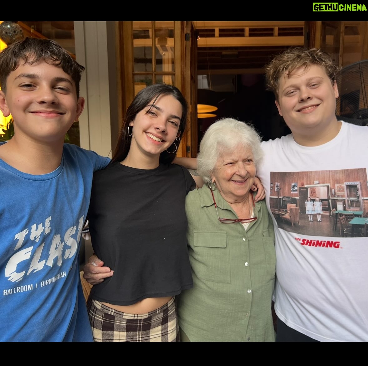 Nancy Dupláa - 52.9K Likes - Ahora si….bailá Mamita….

Una vida dedicada al otro..al servicio de los que la están pasando mal..un cuerpo puesto a prueba y cansado de tanto DAR

Las veces que te habrán dicho GRACIAS Mamita…faaaa! Que afortunada fuiste y que afortunados aquellos que cayeron a los cuidados de tus manos piadosas….

Ahora…a bailar….que bien que lo hiciste siempre …un ritmo delicado y sobre todo disfrutado..

Te debo lo que soy Mamita
Gracias x la fuerza

Te honro para siempre Elsita💔