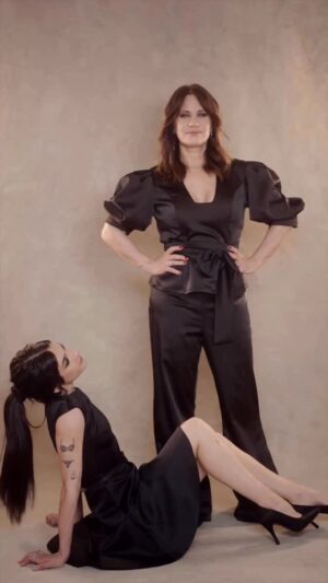 Nancy Dupláa Instagram - Se viene el Día de la Madre❤️

Y @cynthiamartos junto con @floboskis.stad presentan una campaña donde nos dejó jugar con  la elegancia y nos crearon un clima de encuentro y alegría 

EUPHORIA❤️

Dirección creativa y producción:
@caromarafioti 

@tizianasuzaya.ok 
@chchcarisma
@ohlalanails_beauty 
@claudebenardshoes ernardshoes

Nos maquilló y peinó 
@sochiherrera

@chrisbeliera FOTOS
