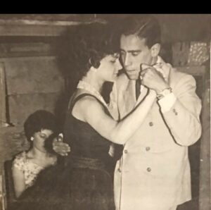 Nancy Dupláa Instagram - Ahora si….bailá Mamita….

Una vida dedicada al otro..al servicio de los que la están pasando mal..un cuerpo puesto a prueba y cansado de tanto DAR

Las veces que te habrán dicho GRACIAS Mamita…faaaa! Que afortunada fuiste y que afortunados aquellos que cayeron a los cuidados de tus manos piadosas….

Ahora…a bailar….que bien que lo hiciste siempre …un ritmo delicado y sobre todo disfrutado..

Te debo lo que soy Mamita
Gracias x la fuerza

Te honro para siempre Elsita💔