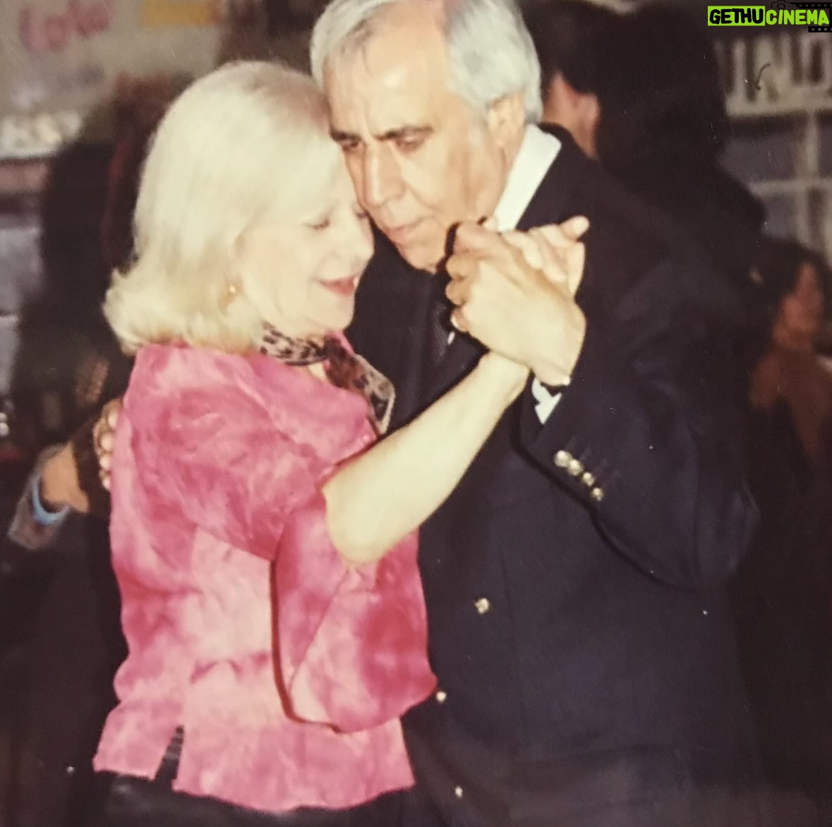 Nancy Dupláa - 52.9K Likes - Ahora si….bailá Mamita….

Una vida dedicada al otro..al servicio de los que la están pasando mal..un cuerpo puesto a prueba y cansado de tanto DAR

Las veces que te habrán dicho GRACIAS Mamita…faaaa! Que afortunada fuiste y que afortunados aquellos que cayeron a los cuidados de tus manos piadosas….

Ahora…a bailar….que bien que lo hiciste siempre …un ritmo delicado y sobre todo disfrutado..

Te debo lo que soy Mamita
Gracias x la fuerza

Te honro para siempre Elsita💔