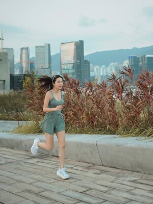 Natalie Tong Instagram - “Pain is temporary, but giving up is forever.” 

太多理由唔去做運動
堅持到所有成果都會屬於你
訓練自己嘅mindset 最重要

#NT