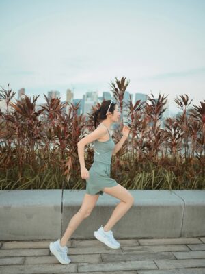 Natalie Tong Instagram - “Pain is temporary, but giving up is forever.” 

太多理由唔去做運動
堅持到所有成果都會屬於你
訓練自己嘅mindset 最重要

#NT