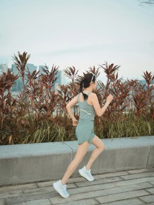 Natalie Tong Instagram - “Pain is temporary, but giving up is forever.” 

太多理由唔去做運動
堅持到所有成果都會屬於你
訓練自己嘅mindset 最重要

#NT