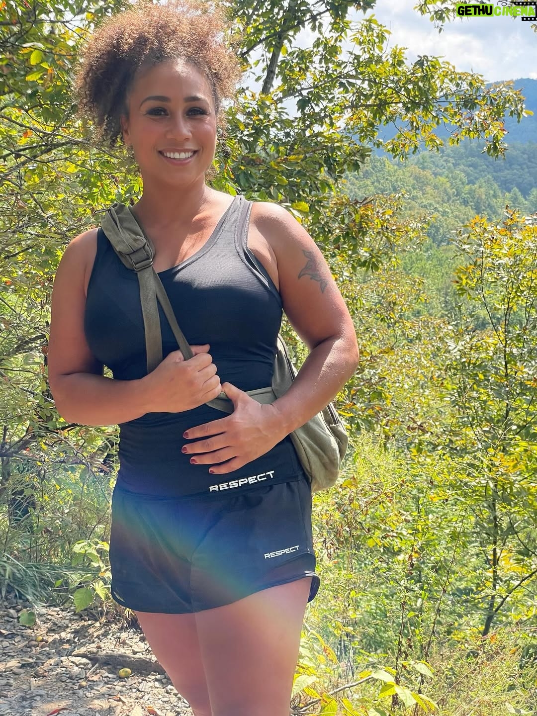 Nicole Alexander - 8.3K Likes - 🍂The leaves are finally changing 🥰 

#Shosumtoday #shosumambassador @shosum_official