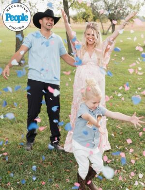 Nicole Franzel Instagram - Nicole Franzel and Victor Arroyo are feeling beyond blessed and to be having a baby boy AND baby girl. 💙 🩷 The ‘Big Brother’ stars, who previously shared they are expecting twins in September, exclusively share the news with PEOPLE. Read the full story at the link in our bio. l 📷: @stephanierae.photo