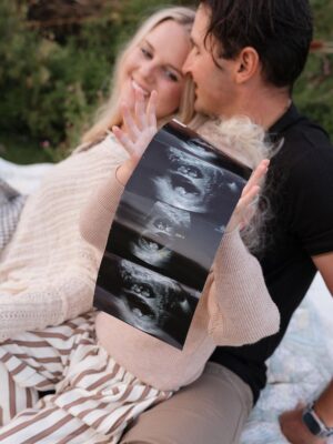 Nicole Franzel Instagram - Nicole Franzel and Victor Arroyo are expecting twins!

The ‘Big Brother’ stars, who previously shared they are expecting again in August, exclusively shares the news with PEOPLE. Read the full story at the link in our bio. 

📷: @stephanierae.photo