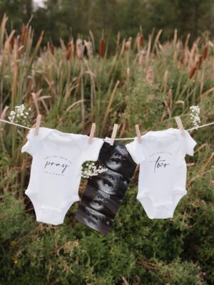 Nicole Franzel Instagram - Nicole Franzel and Victor Arroyo are expecting twins!

The ‘Big Brother’ stars, who previously shared they are expecting again in August, exclusively shares the news with PEOPLE. Read the full story at the link in our bio. 

📷: @stephanierae.photo