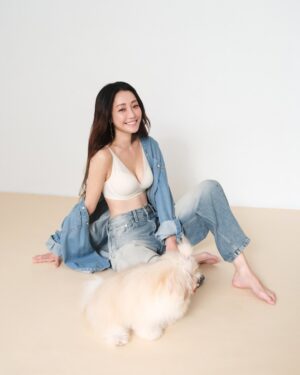 Nikki Hsieh Instagram - 每個女人在不同階段，都會有各自的焦慮。
而現在的我，只想回到最真實的模樣，
溫柔地對待自己。

不再迎合誰的期待，
而是專心取悅那個獨一無二的自己。

不需過多修飾，
自在的樣子，就是最動人的樣子。

@Triumph_Taiwan #黛安芬
#SmoothSensation #SculptHeavenly 
#Like自己 #JustLikeYou