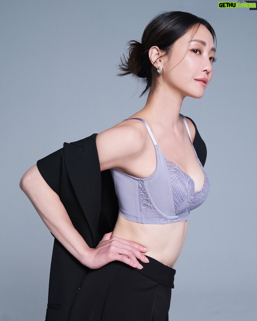 Nikki Hsieh - 21.2K Likes - 每個女人在不同階段，都會有各自的焦慮。
而現在的我，只想回到最真實的模樣，
溫柔地對待自己。

不再迎合誰的期待，
而是專心取悅那個獨一無二的自己。

不需過多修飾，
自在的樣子，就是最動人的樣子。

@Triumph_Taiwan #黛安芬
#SmoothSensation #SculptHeavenly 
#Like自己 #JustLikeYou