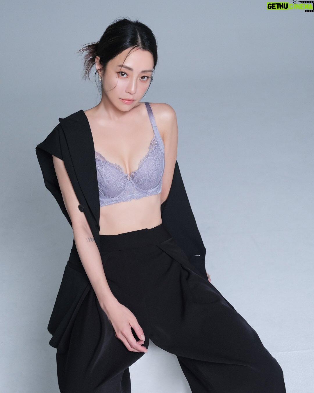 Nikki Hsieh - 21.2K Likes - 每個女人在不同階段，都會有各自的焦慮。
而現在的我，只想回到最真實的模樣，
溫柔地對待自己。

不再迎合誰的期待，
而是專心取悅那個獨一無二的自己。

不需過多修飾，
自在的樣子，就是最動人的樣子。

@Triumph_Taiwan #黛安芬
#SmoothSensation #SculptHeavenly 
#Like自己 #JustLikeYou
