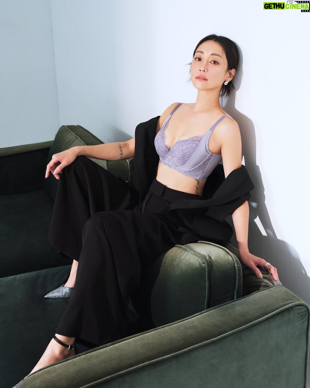 Nikki Hsieh - 21.2K Likes - 每個女人在不同階段，都會有各自的焦慮。
而現在的我，只想回到最真實的模樣，
溫柔地對待自己。

不再迎合誰的期待，
而是專心取悅那個獨一無二的自己。

不需過多修飾，
自在的樣子，就是最動人的樣子。

@Triumph_Taiwan #黛安芬
#SmoothSensation #SculptHeavenly 
#Like自己 #JustLikeYou