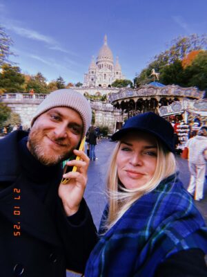 Nikol Štíbrová Instagram - Tak dlouho jsme přemejšleli, kam s dětma na podzimní prázdniny, až jsme děti svěřili prarodičům a odletěli sami na tři dny do Paříže. 😅

Pujdeme do pekla, ale bude to stát za to 😂.