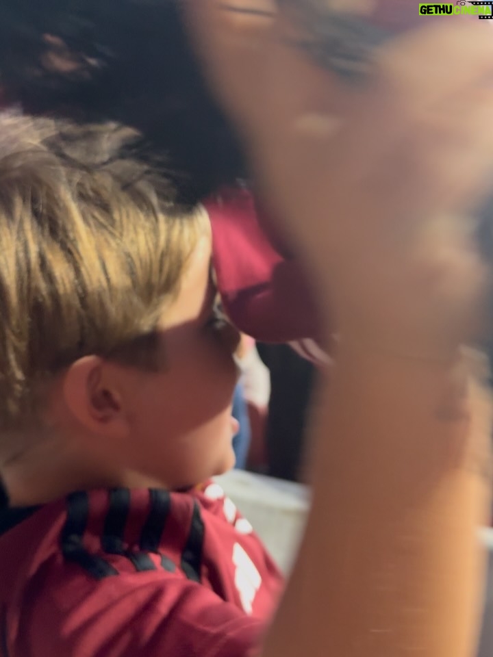 Nikol Štíbrová - 40.3K Likes - …a pak najednou, v podstatě přes noc, se vytratili všichni ti pokémoni a minecrafti a byl tu fotbal :))

Fotbal je teď u nás všecko, všude a pořád a já začínám chápat to vaše “Tak ještě tu holčičku!” 😂 Ale tušim, že u nás by hrála fotbal i ta holčička. Zkoušet to nebudeme samozřejmě:).