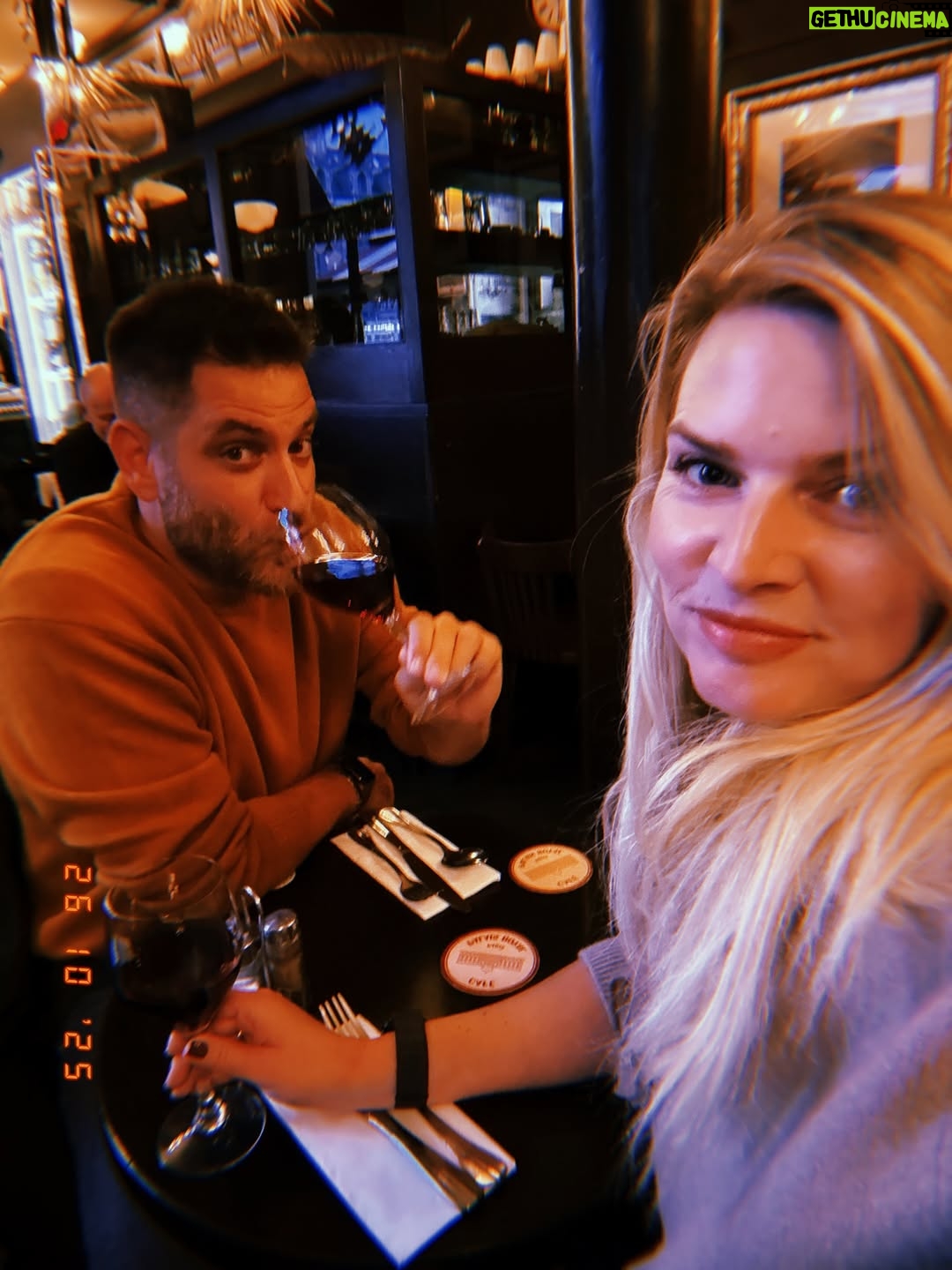 Nikol Štíbrová - 43K Likes - Tak dlouho jsme přemejšleli, kam s dětma na podzimní prázdniny, až jsme děti svěřili prarodičům a odletěli sami na tři dny do Paříže. 😅

Pujdeme do pekla, ale bude to stát za to 😂.
