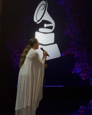 Niña Pastori Instagram - Un placer poder estar nuevamente en Sevilla con mi gente de los @latingrammys y celebrar la música de nuestra tierra con todos mis compañeros.
👗 @andrew.pocrid & @josehidalgomoda
💍 @joyeriamolinacuevas
👜 @ylianayepez
🪡 @paco_rus
💄 @mateo.makeup
