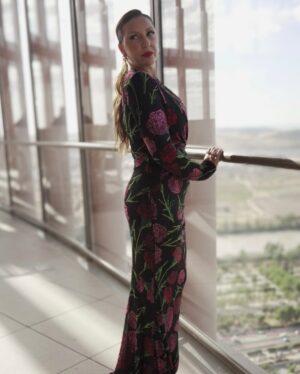 Niña Pastori Instagram - Un placer poder estar nuevamente en Sevilla con mi gente de los @latingrammys y celebrar la música de nuestra tierra con todos mis compañeros.
👗 @andrew.pocrid & @josehidalgomoda
💍 @joyeriamolinacuevas
👜 @ylianayepez
🪡 @paco_rus
💄 @mateo.makeup