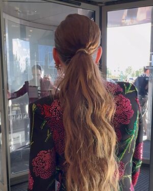 Niña Pastori Instagram - Un placer poder estar nuevamente en Sevilla con mi gente de los @latingrammys y celebrar la música de nuestra tierra con todos mis compañeros.
👗 @andrew.pocrid & @josehidalgomoda
💍 @joyeriamolinacuevas
👜 @ylianayepez
🪡 @paco_rus
💄 @mateo.makeup