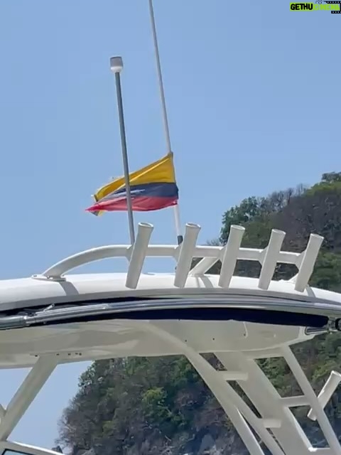 Niña Pastori - 19.6K Likes - Un viaje precioso… ole las arepas de huevo! @carlosvives 🥰🍀💜

#SantaMarta500Años