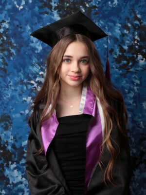 Nisa Sofiya Aksongur Instagram - Ortaokul bitti lisede görüşürüz 🥹🎓
#mezuniyet #nisasofiya #ortaokul