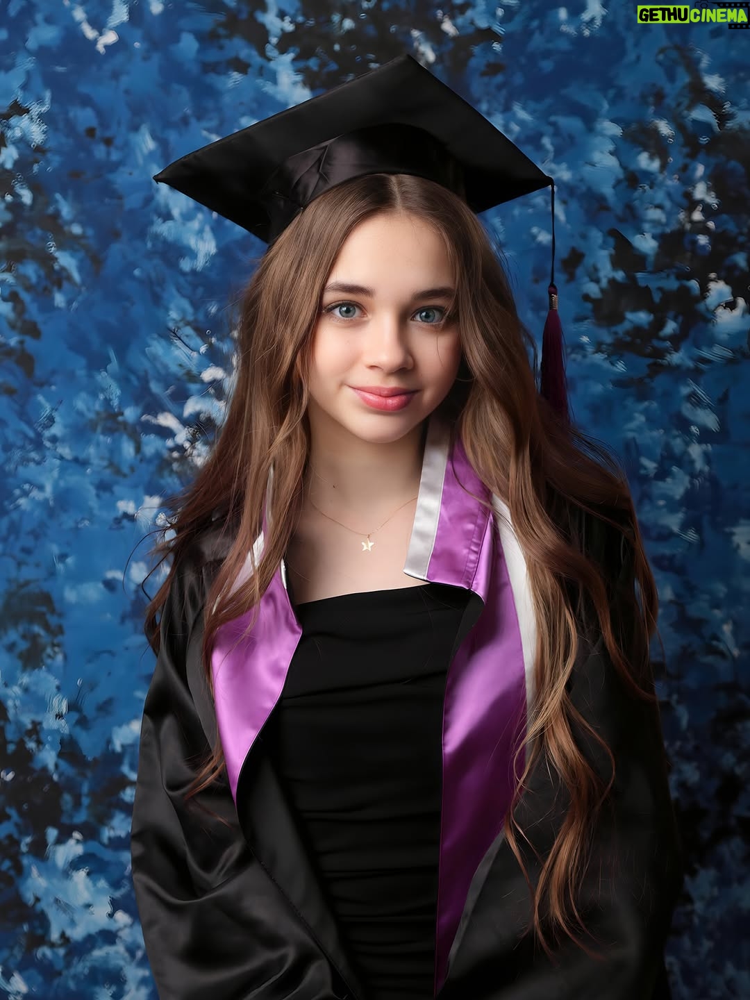 Nisa Sofiya Aksongur - 9.7K Likes - Ortaokul bitti lisede görüşürüz 🥹🎓

#mezuniyet #nisasofiya #ortaokul