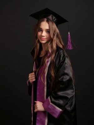 Nisa Sofiya Aksongur Instagram - Ortaokul bitti lisede görüşürüz 🥹🎓
#mezuniyet #nisasofiya #ortaokul