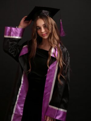 Nisa Sofiya Aksongur Instagram - Ortaokul bitti lisede görüşürüz 🥹🎓
#mezuniyet #nisasofiya #ortaokul