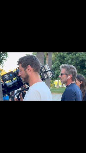 Nisrin Erradi Instagram - 🎬 Clap de fin pour cette magnifique aventure !
Quel bonheur d’avoir pris part au nouveau film de Laila Marrakech @lailaja007 ,une réalisatrice d’une sensibilité et d’une force rares. Son regard, son exigence bienveillante et son amour du cinéma m’ont portée tout au long de ce tournage.

Un immense merci à  @tristangaland , notre chef opérateur au talent fou, qui transforme chaque image en émotion pure.
À Auriane @la_auriane première assistante exceptionnelle, toujours précise, toujours présente, un pilier sur le plateau.
À notre scripte, unique en son genre, drôle, attentive, vive @amrionb – vraiment pas comme les autres.
Et @aliabhd …Je ne trouve pas les mots. Elle était simplement là, toujours à mes côtés. Et ça, ça vaut tout.

Un immense merci à toute l’équipe française à notre productrice @juliette.schrameck et à @ericrochant …
pour son engagement, sa générosité et les efforts fournis chaque jour avec passion. Cette aventure n’aurait pas été la même sans vous.
A toute l’équipe espagnole 🫶

À toute l’équipe marocaine, merci pour votre professionnalisme, votre chaleur et votre implication sans faille.
Un grand merci à Mon ami et producteur Marocain @s.hamich , pour sa confiance et son soutien.
Et à l’incroyable équipe de la régie marocaine – Radouane, Khalid, youssef
 – merci pour votre travail de l’ombre, essentiel et précieux.

Merci à toute l’équipe pour cette aventure humaine et artistique. J’en ressors grandie, bouleversée, reconnaissante.
Désolée si je ne cite pas tout le monde, mais chacun et chacune a compté. Vraiment.
J’ai hâte que vous découvriez ce film, parce qu’il est sincère, fort… et fait avec le cœur.
@zaira.aden 
@malothouement
@monkey_props