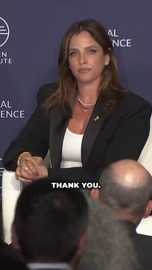 Noa Tishby Instagram - So much is going on in the Middle East these days, and in the noise of news and fake news one thing needs to stay front and center - the region needs to be transformed from the inside out. The Saudis understand this, as do many other moderate Arab countries in the region. They understand that Israel is on the frontline of a global conflict, which threatens all of us. This isn’t about land or borders. It’s a fight between modern values and jihadist ideology. 

And surprisingly, this dangerous ideology has found more sympathy on American college campuses than in parts of the Middle East.

This is on all of us. 

Thank you @milkeninstitute