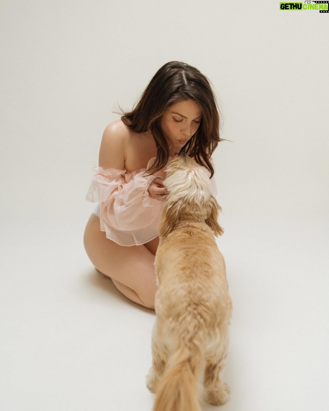 Paige Spara - 27.6K Likes - 📸 @iwasyoungandneededthemoney 💋 @kfrankmakeup 🩰💐 @sarahdarceystyle 🧸 @thearjunmalik