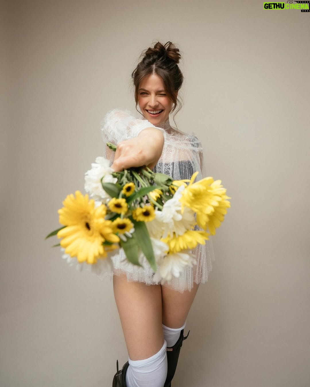 Paige Spara - 27.6K Likes - 📸 @iwasyoungandneededthemoney 💋 @kfrankmakeup 🩰💐 @sarahdarceystyle 🧸 @thearjunmalik