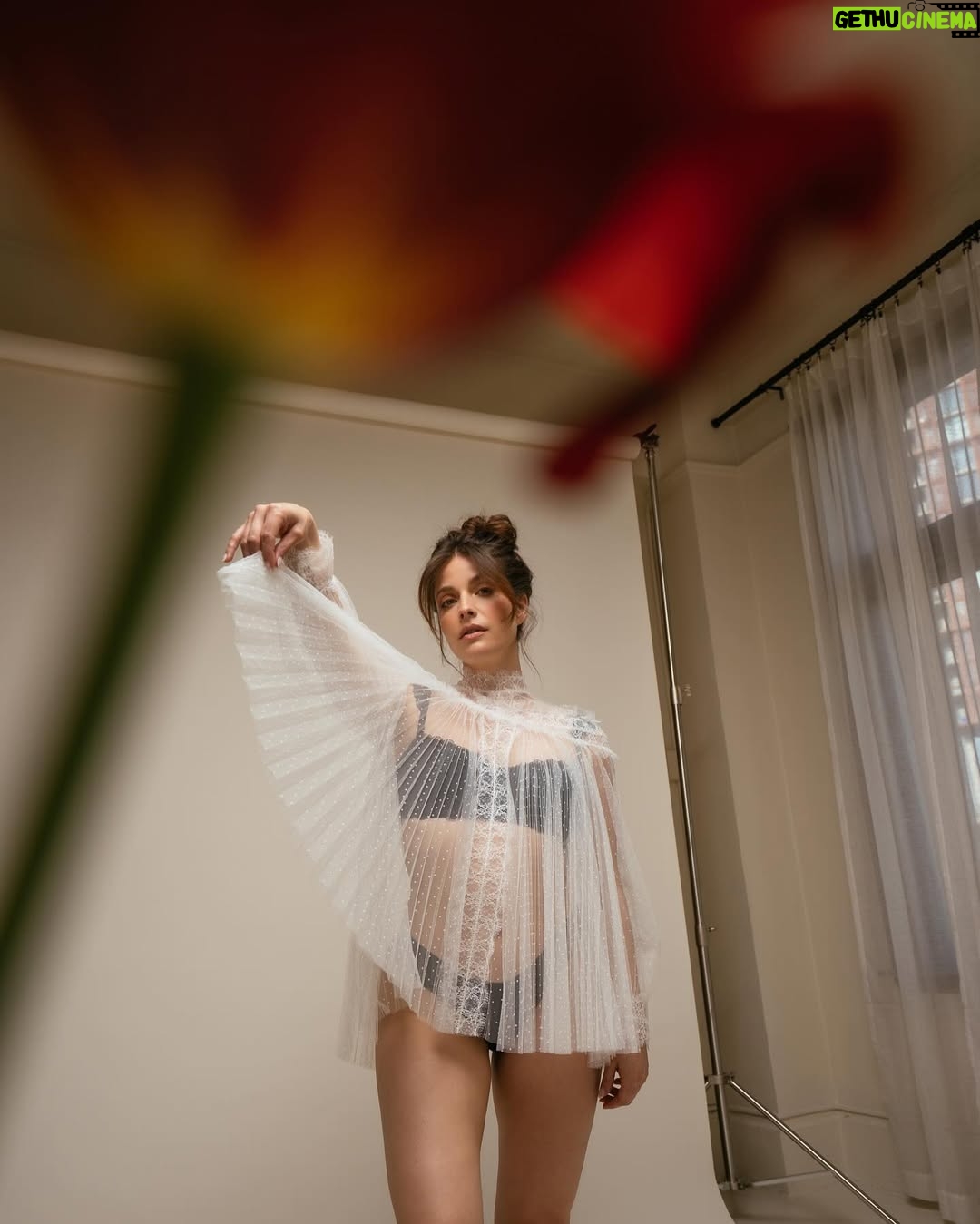 Paige Spara - 27.6K Likes - 📸 @iwasyoungandneededthemoney 💋 @kfrankmakeup 🩰💐 @sarahdarceystyle 🧸 @thearjunmalik