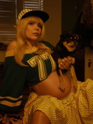 Paloma Faith Instagram - Plot twist , mother is mothering (again)
#morethangeriatricpregnancy #oappregnancy #oapmilf #18weekspregnant 

Pics by @elljmorgan 
Skirt @taylordorry 
Top @aelfricedenofficial 
Hat @6crayon