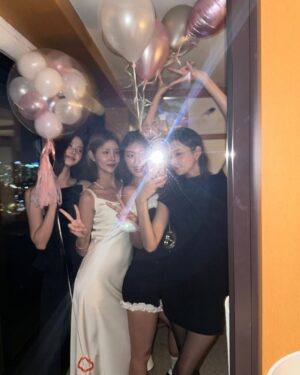 Park Se-jeong Instagram - Birthday with my angels.•*🪷🪽🫧