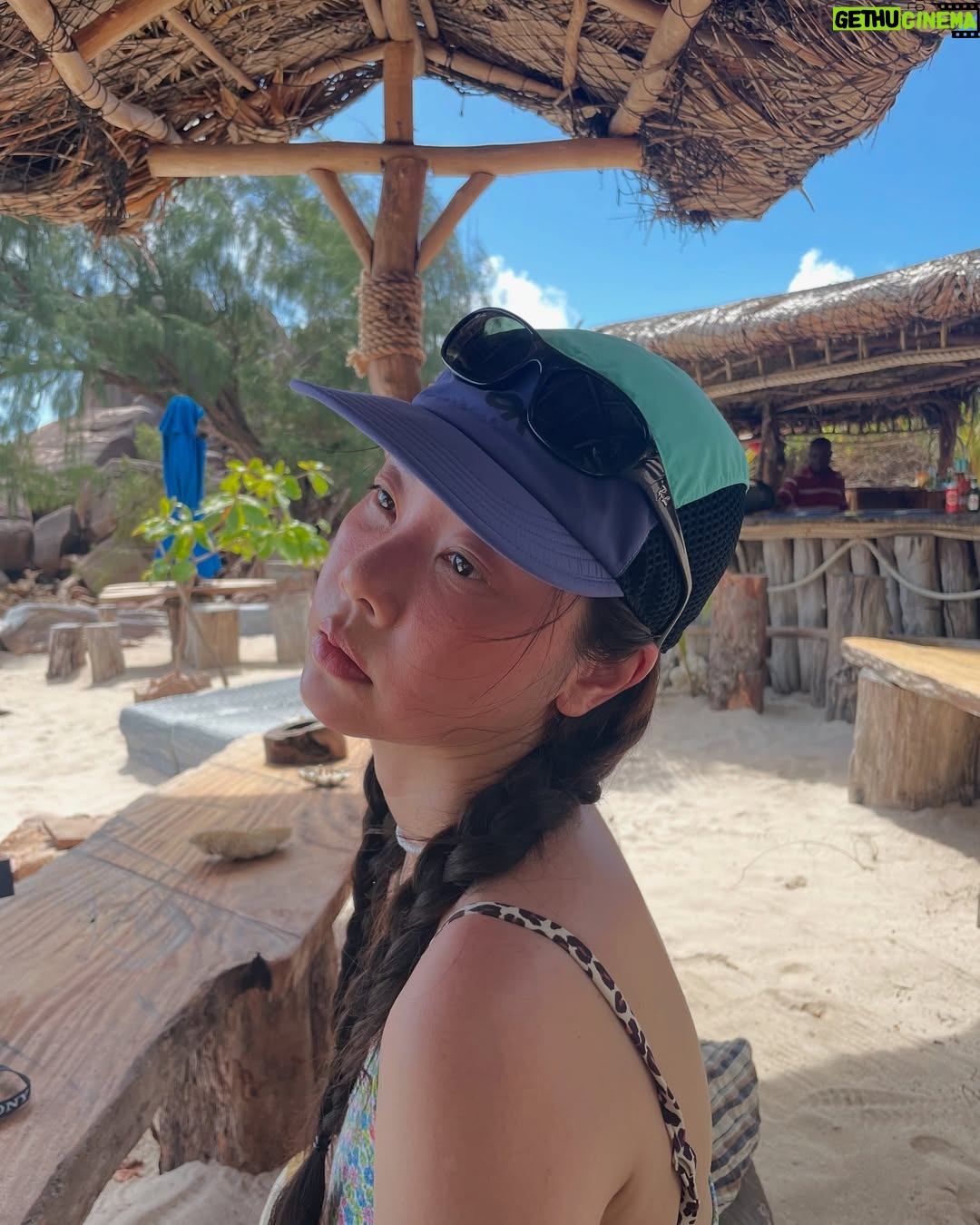Park So-jin - 34.6K Likes - 사랑스러워 #seyshelles 🇸🇨