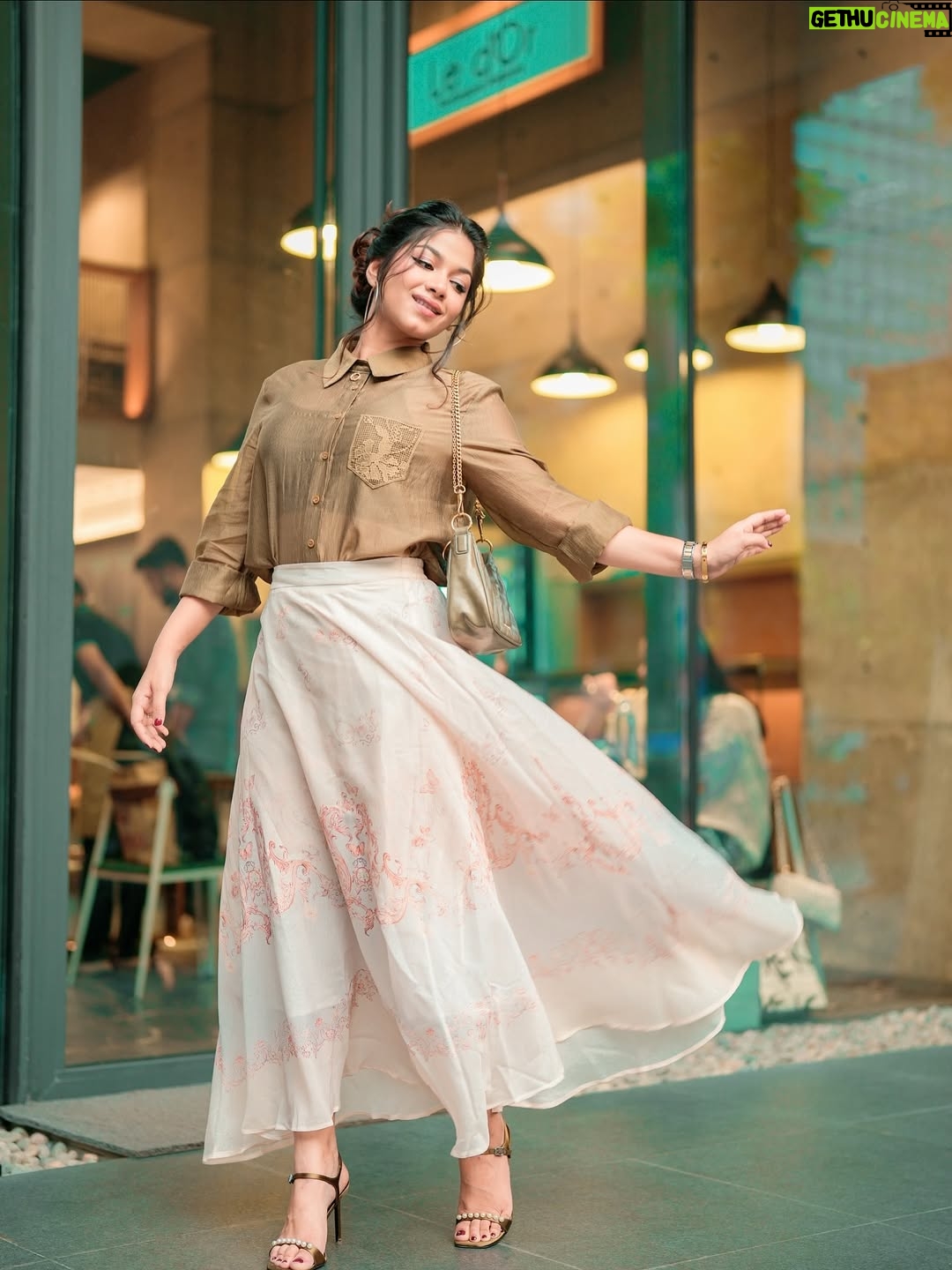 Parsa Evana - 32.5K Likes - Where calm meets charm.🤍

📸 - @zutons_snapshoot 
Outfit,bag,heels - @marsexpressbd 
Hair styling -  @totalcaresalon_bangladesh