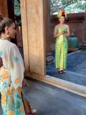Paula Abdul Instagram - Bali is one of the most breathtaking places I’ve ever been and I’m so grateful for the chance to visit and speak at the 2025 Deloitte SEA Partners Conference celebrating teamwork, leadership and shared purpose. The energy all week was so special, and the Earth, Wind & Fire theme was pure magic 🌿💨🌊🔥 @deloittesingapore #SEAPC2025 #makeanimpact
