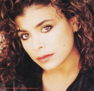 Paula Abdul Instagram - It’s wild to think that Forever Your Girl hit #1 on this day back in 1989, 16 months after its release. That album changed my life, not just because of its success, but because it brought me closer to all of YOU. The love and support you’ve given me since has meant everything. Forever grateful and forever your girl ♥️✨ XoP