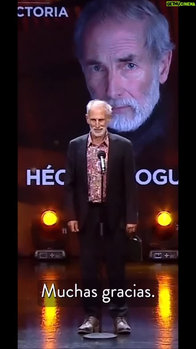Paz Bascuñan - 37.2K Likes - Hay personas que tienen energías convocantes, que te generan BIEN- ESTAR, algo que tiene que ver con la sencillez o quizá con la nobleza del espíritu.
Así percibía a este ser humano: para mí, el padre de una amiga, además del artista de tomo y lomo; el hombre que veía nadar con rigor, precisión y tenacidad en la pista de al lado, todas las mañanas, cuando yo era estudiante en la Católica.
Hay personas carismáticas, no por la fuerza que imprime su carácter, sino por la fuerza de una mirada sensible, bella  y profunda. 

Buen viaje @hectornogueraillanes 

Amor infinito a mi amada @amparo_nogueraoficial y a toda linda su familia ❤️🙌❤️🙌