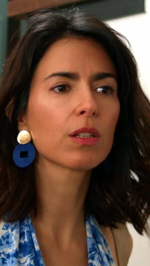 Paz Bascuñan Instagram - ¿Alguna vez estuviste en una relación donde te celaban?
¿Donde ser tú mism@ se volvía un problema?
¿Donde tu forma de vestir, de hablar, de saludar, de reír o hasta de mirar molestaba a tu pareja?

Si no sientes libertad para ser quien eres, algo no está bien.

¿Hablamos de los celos peligrosos?
¿Hablamos de salud mental?

Muy pronto 👉 @masterapiaquetarde 
Un programa para conversar con expertos, presentado por @vibaplus . #SaludMental #Celos #RelacionesTóxicas #AmorPropio #Libertad #NoEsAmor #Autoestima #Parejas #contigo