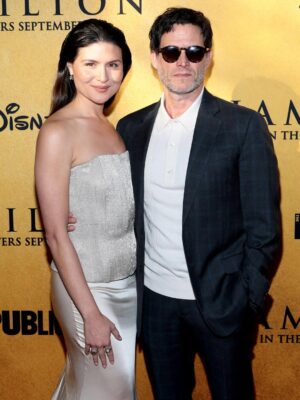 Phillipa Soo Instagram - It’s a movie! @hamiltonmusical on @disneyplus is now coming to theaters!!! Get your sing-along game ON! See you in the movies 🎥 🍿
Style @cristinaehrlich
Tailor @nychinchilla
Hair @seijinyc
MU @miajonesmua
Dress @anamikakhanna.in
Jewels @leightonjewels
Shoes @stuartweitzman
Best of Husbands @stevepasquale